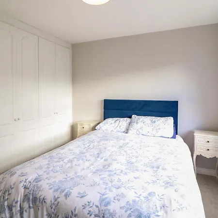 32 Kings Park * Killarney